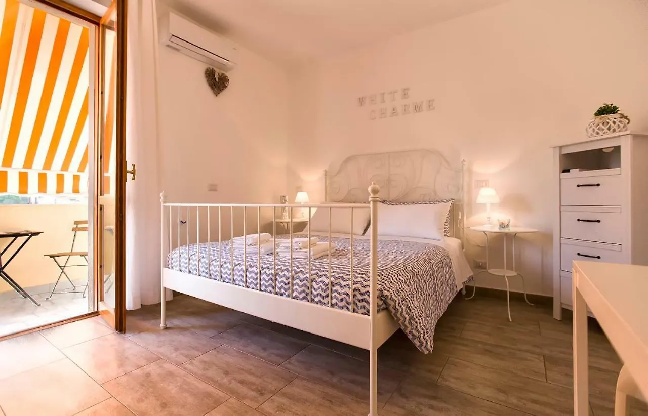 White Charme Rooms Alghero Guest house